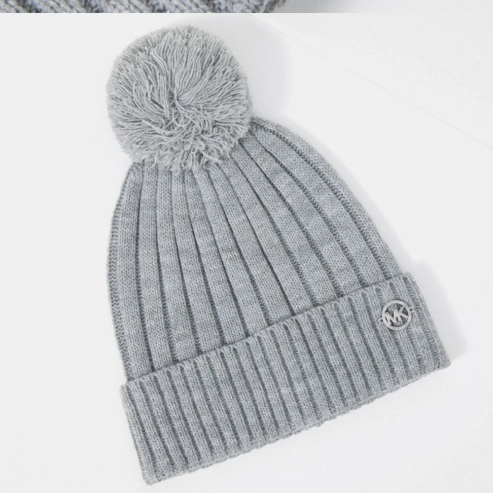NEW Michael Kors Beanie with Pom - Picture 4 of 4
